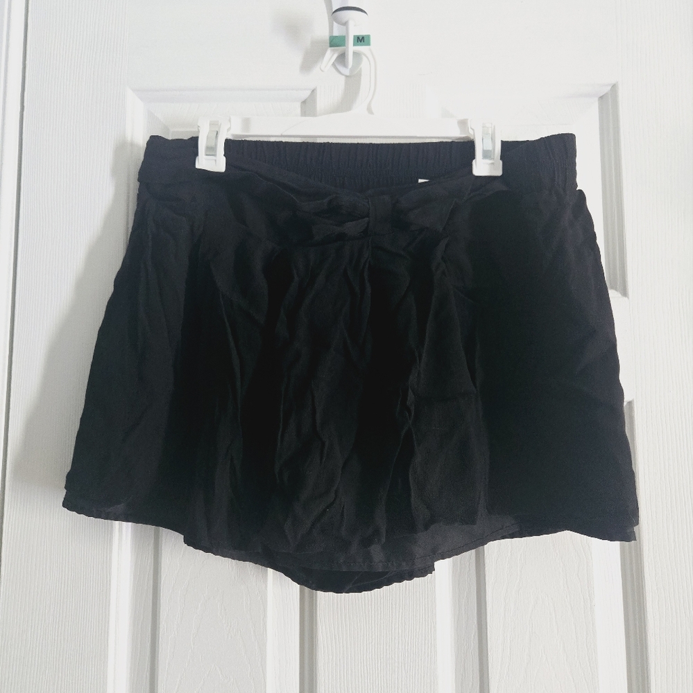 Beautiful flowy large Black LC shorts